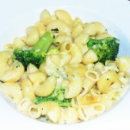 Macaroni & broccoli in a cream sauce